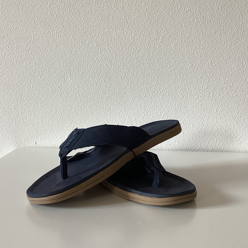 Club room Men's Navy Flip Flop Sandals with Tan Sole Size 13